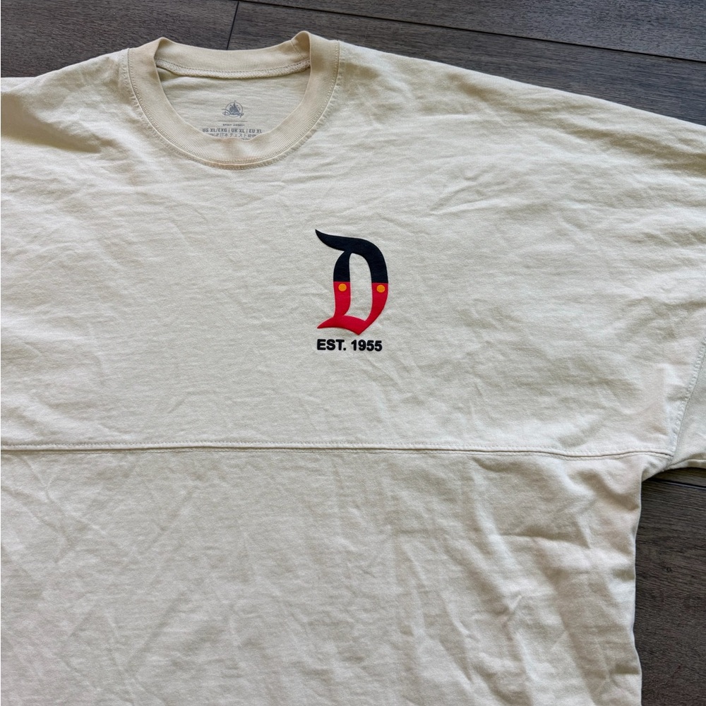 Disneyland Cream Spirit Jersey sz XL Unisex